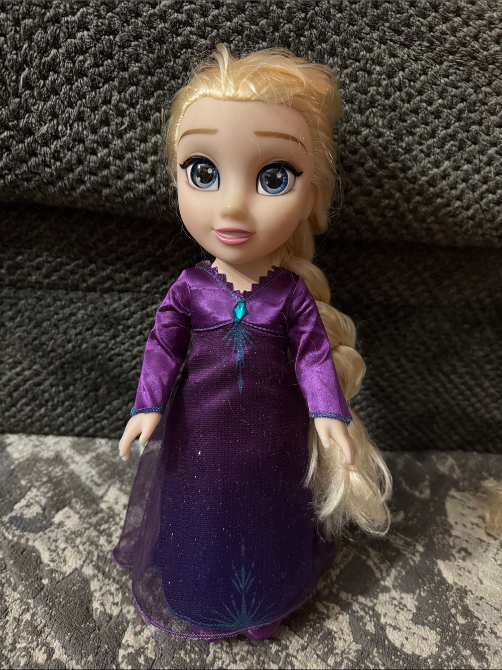 Frozen 2 Elsa Bedtime Doll - 14 inches - Sings and talks